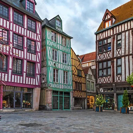 Le F2 Rue Du Gros Horloge à Rouen!